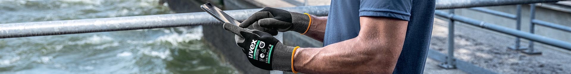 Breathable safety gloves