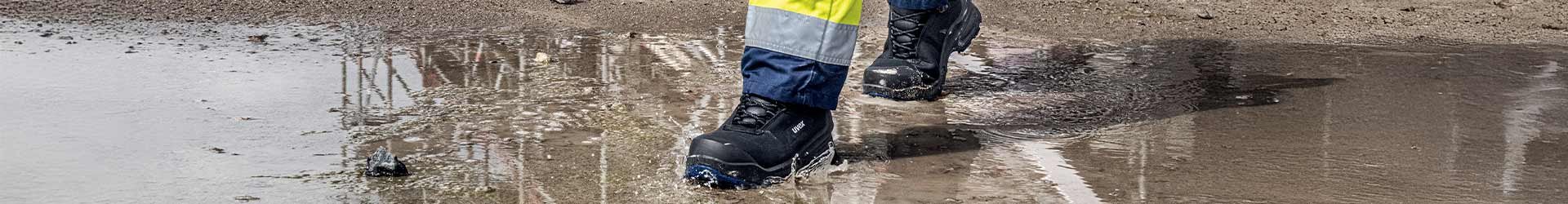 Robust safety footwear