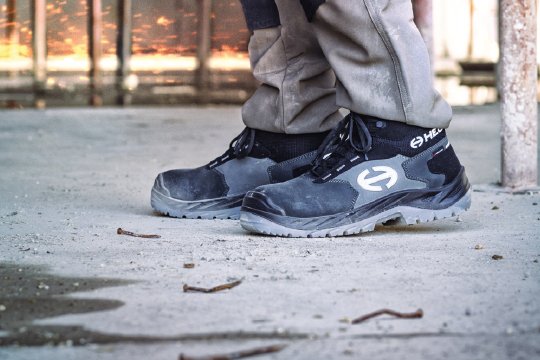 [Translate to French:] SUXXEED OFFROAD 2.0 SILVER HIGH PS high-cut safety shoes