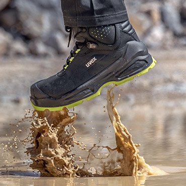 Waterproof vs water-resistant footwear