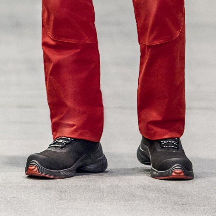 Foot protection for industrial defence settings