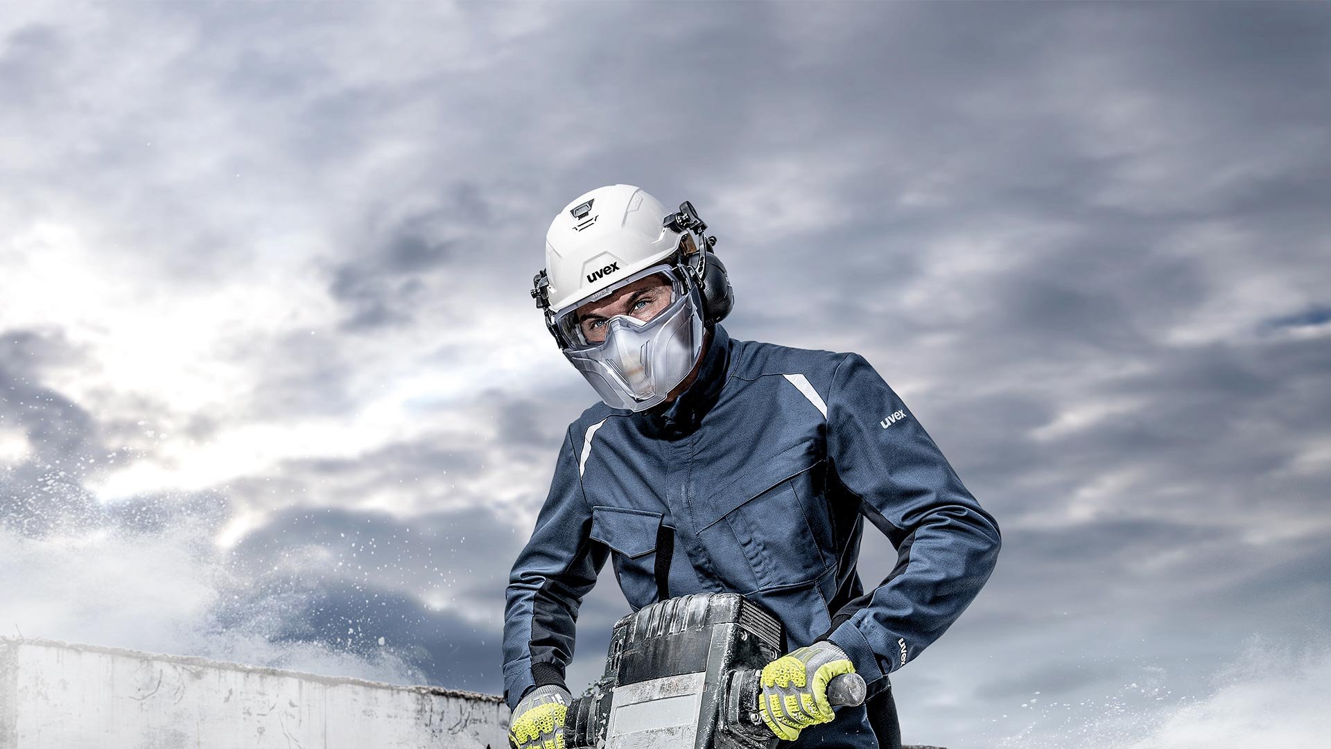 How goggles and faceguards reduce injury risk at work