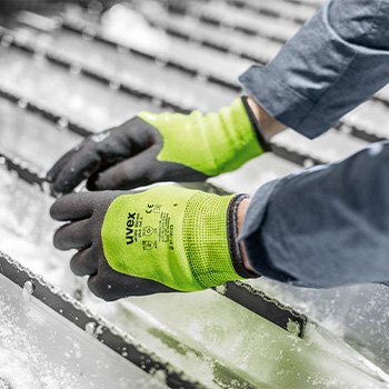  Hand protection for working in the cold 