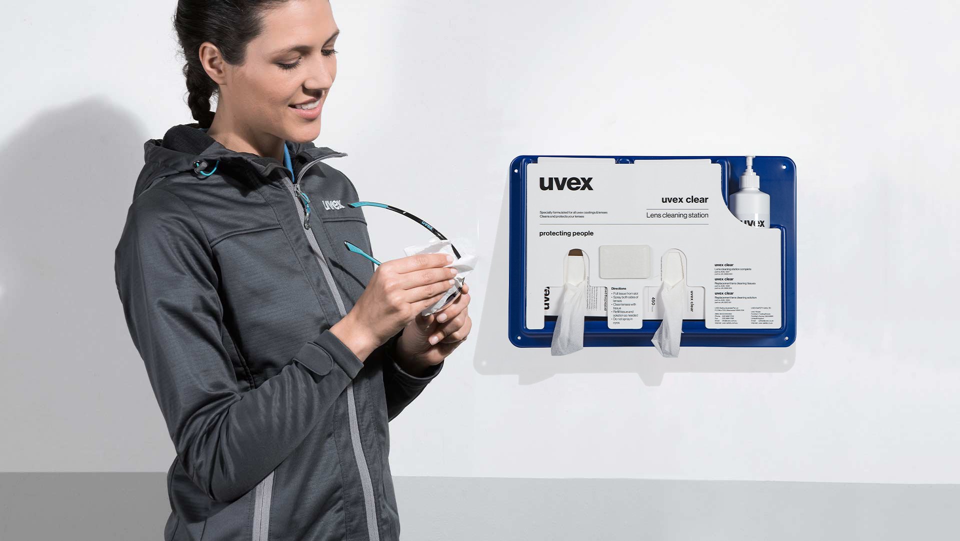 Lens cleaning products and accessories 