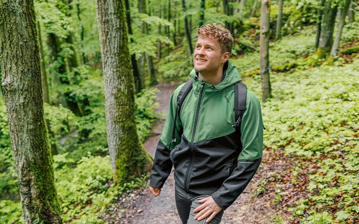 Breathing, windproof, water-repellent and sustainable softshell jackets