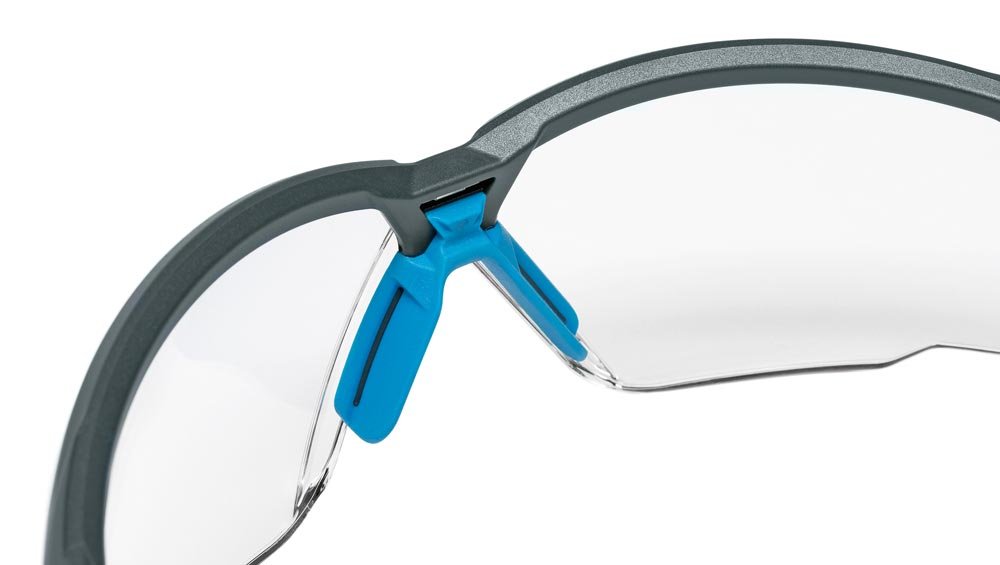 [Translate to Indonesian:] sporty safety glasses with soft and flexible nose pad