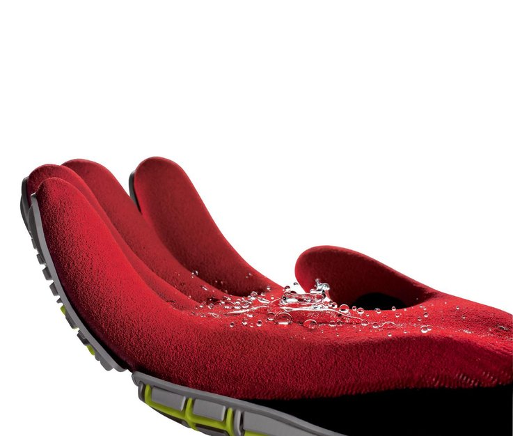 czerwona powłoka na rękawicach ochronnych