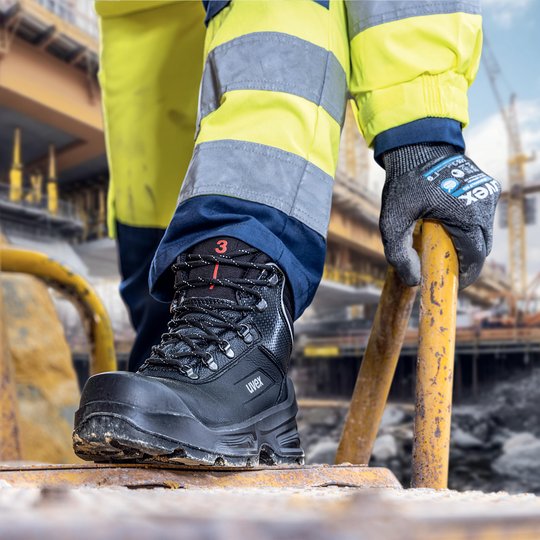 Safety footwear | uvex 3 quatro lace-up boot S3 FO CI SC SR