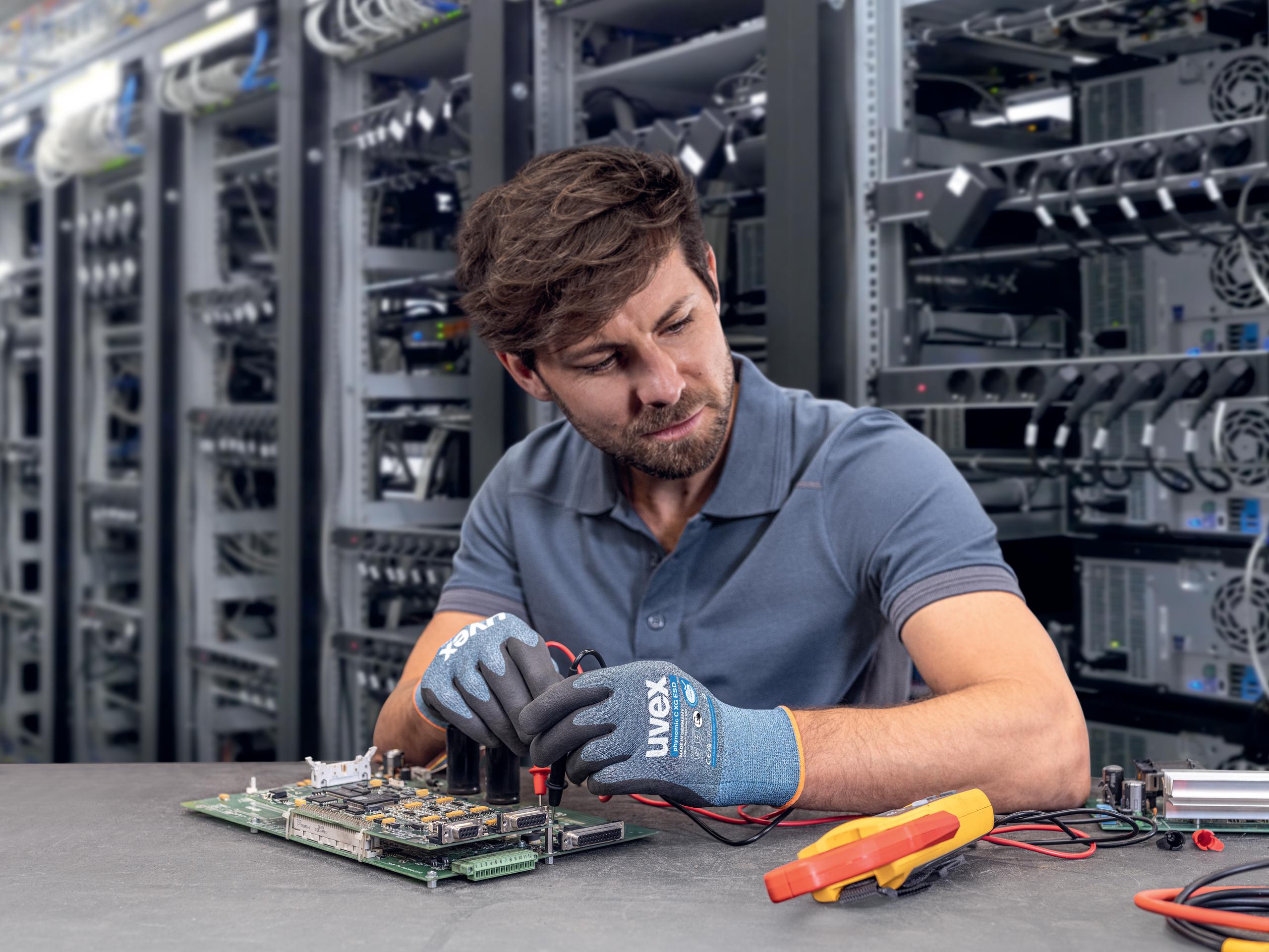Safety gloves | uvex phynomic C XG ESD