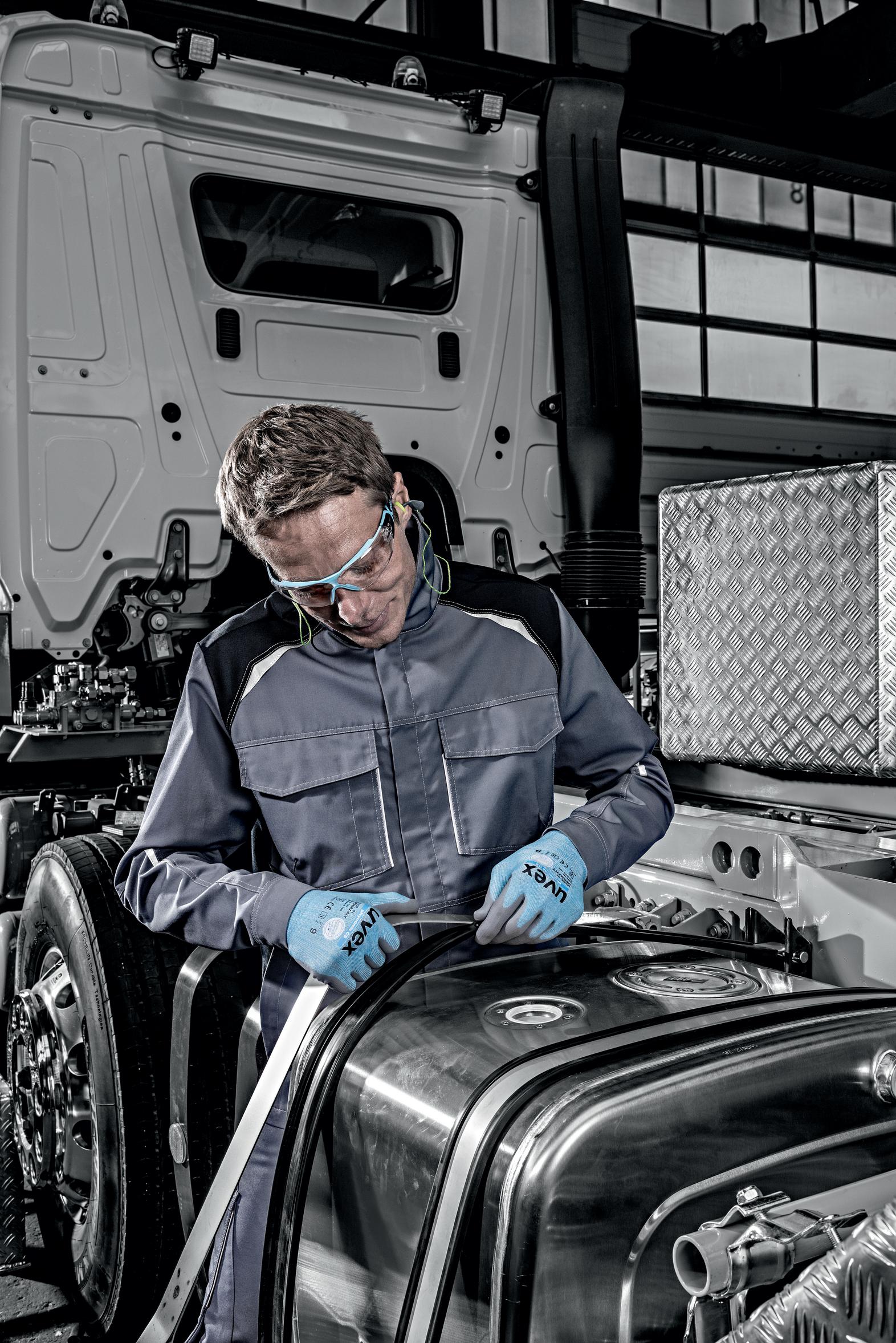 Safety gloves | uvex phynomic C5 cut protection glove