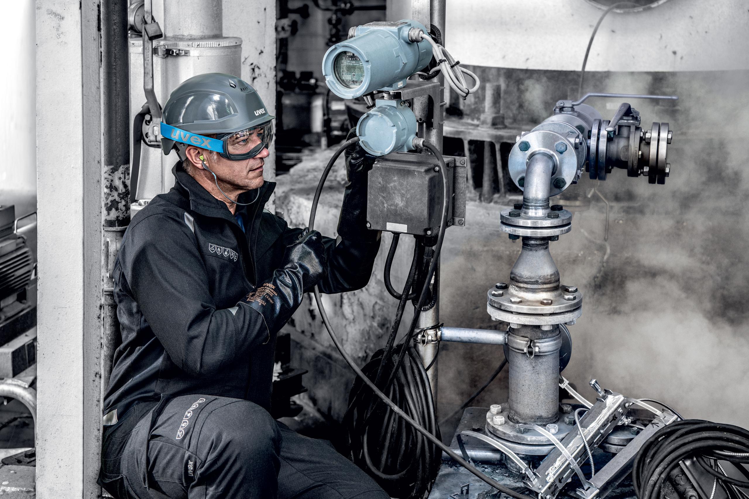 Safety gloves | uvex rubiflex ESD NB35A chemical protection glove